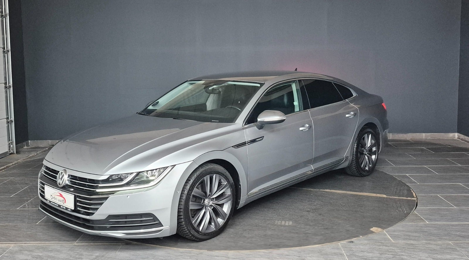 Grå VW Arteon fra 2018