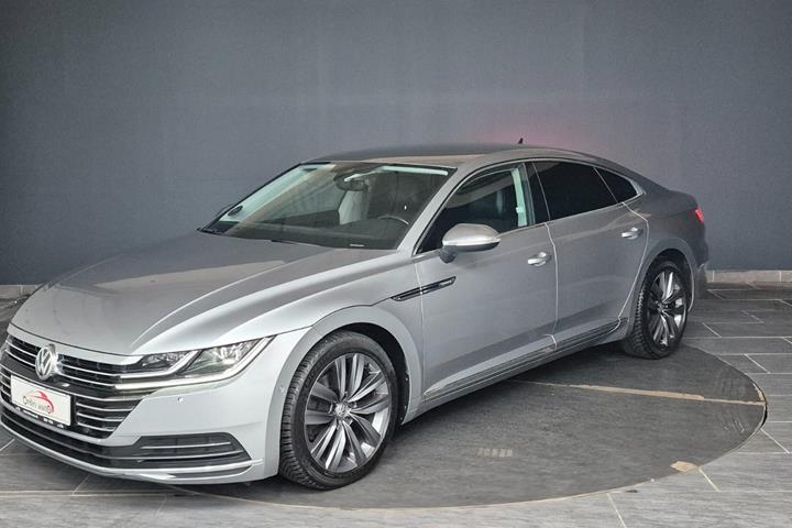Grå VW Arteon fra 2018