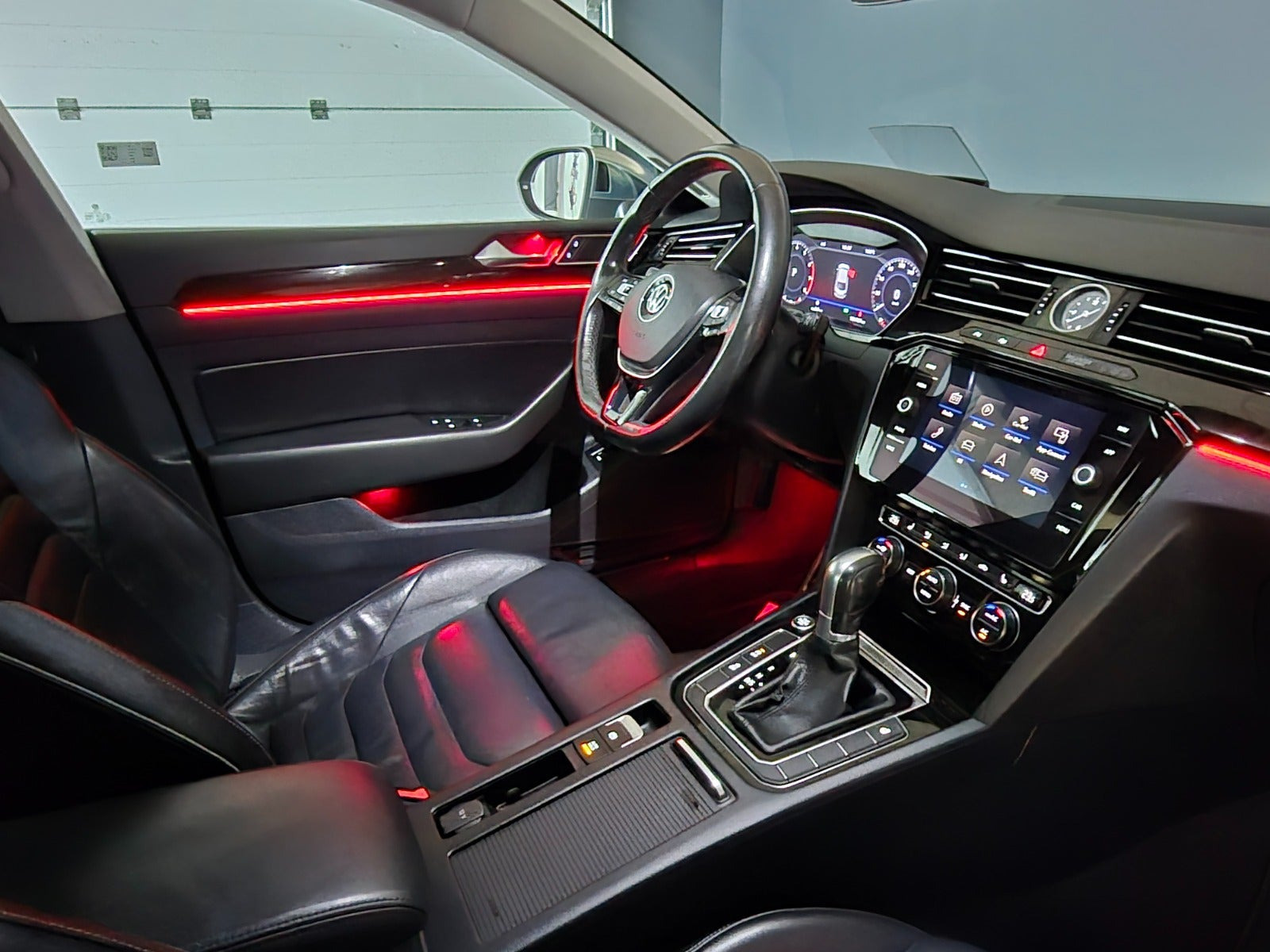 Grå VW Arteon fra 2018