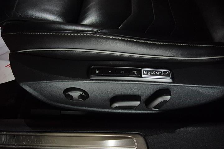 Grå VW Arteon fra 2018