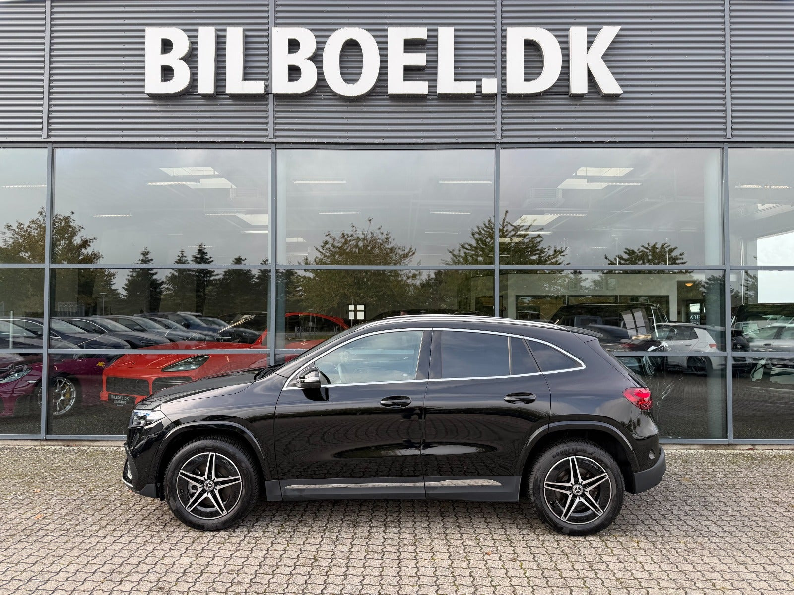 Sort Mercedes EQA250+ fra 2024