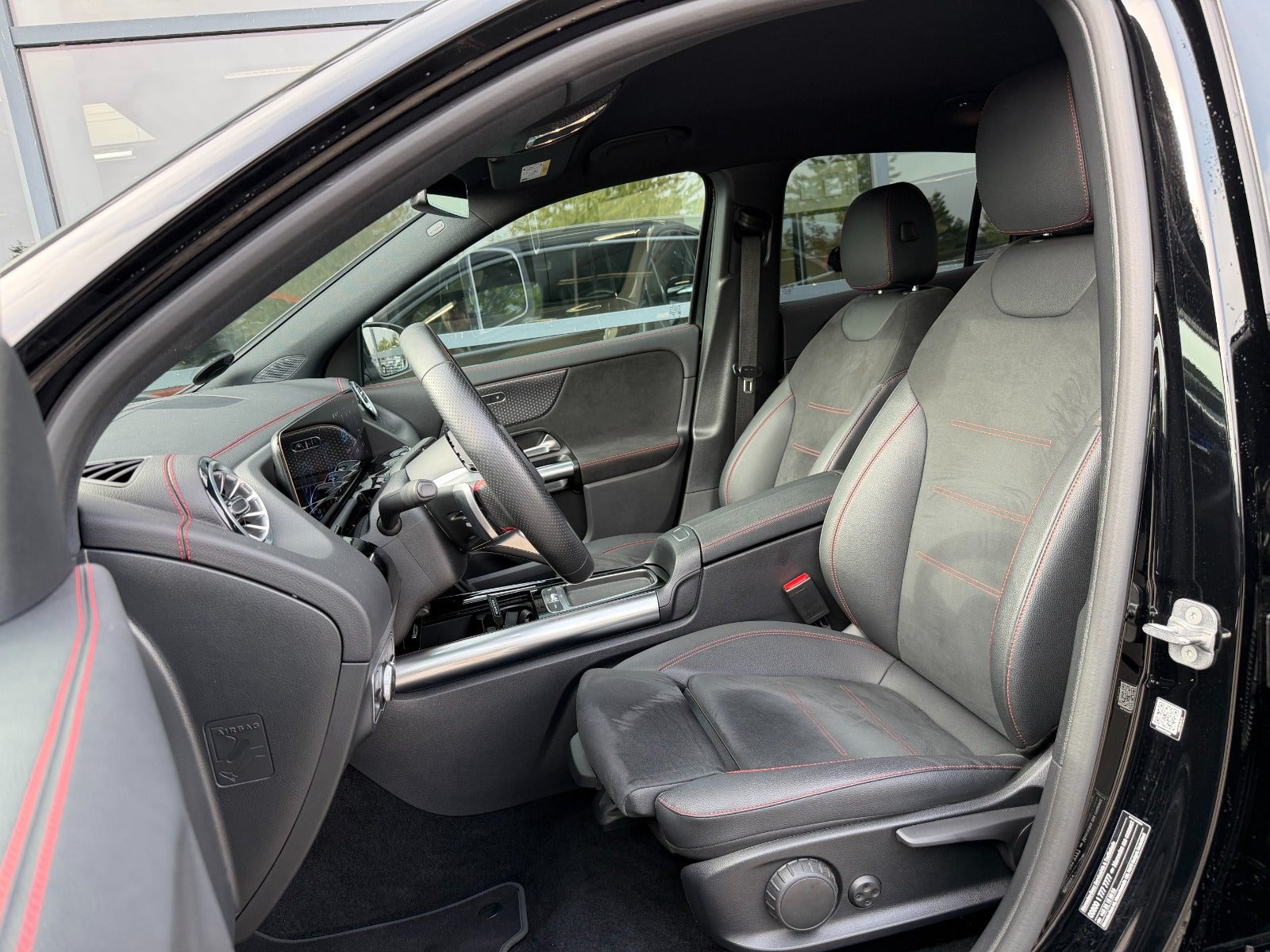 Sort Mercedes EQA250+ fra 2024