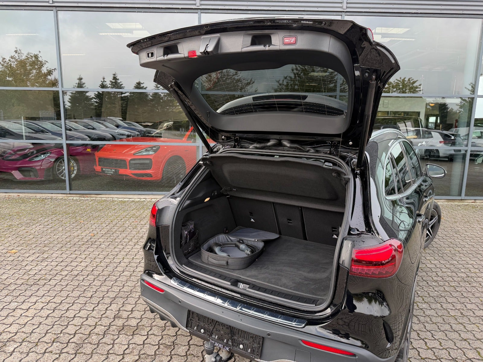 Sort Mercedes EQA250+ fra 2024