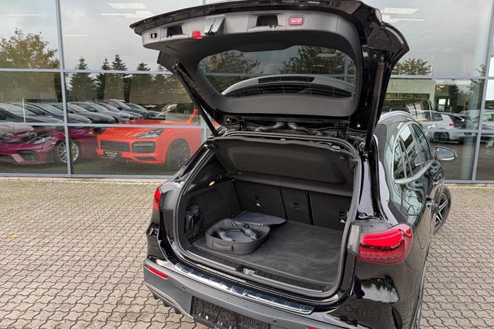 Sort Mercedes EQA250+ fra 2024
