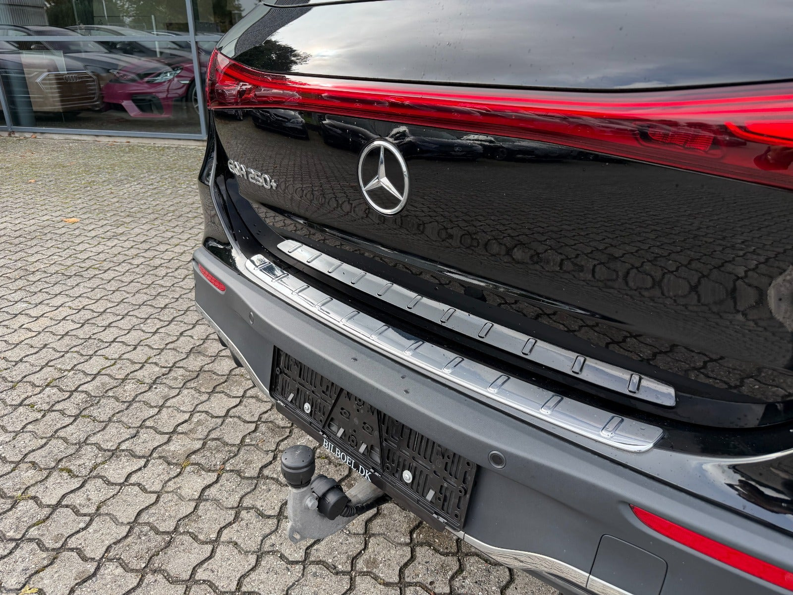 Sort Mercedes EQA250+ fra 2024