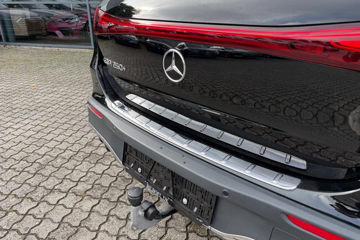 Sort Mercedes EQA250+ fra 2024