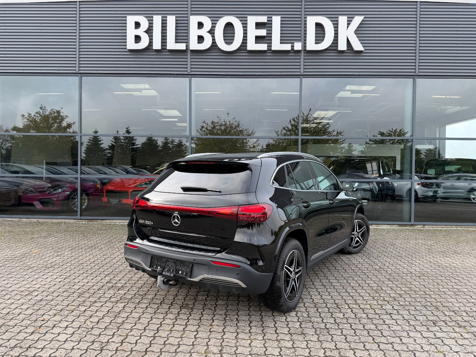 Sort Mercedes EQA250+ fra 2024