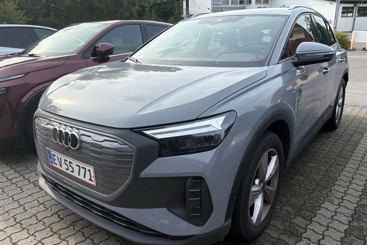 Grå Audi Q4 fra 2023