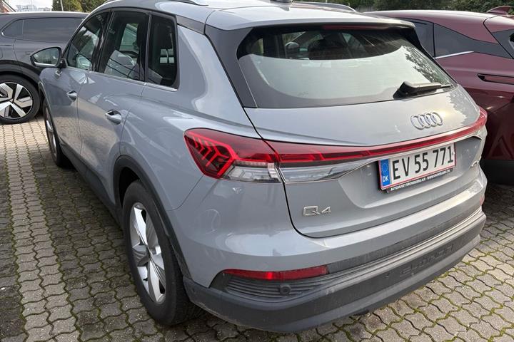 Grå Audi Q4 fra 2023