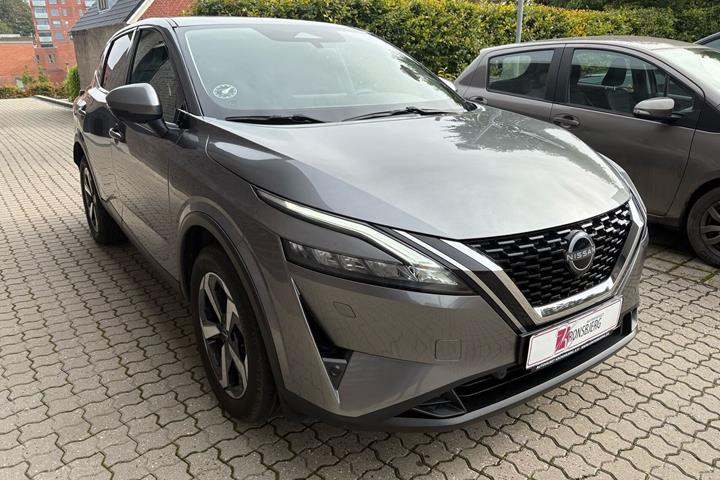 Grå Nissan Qashqai fra 2023