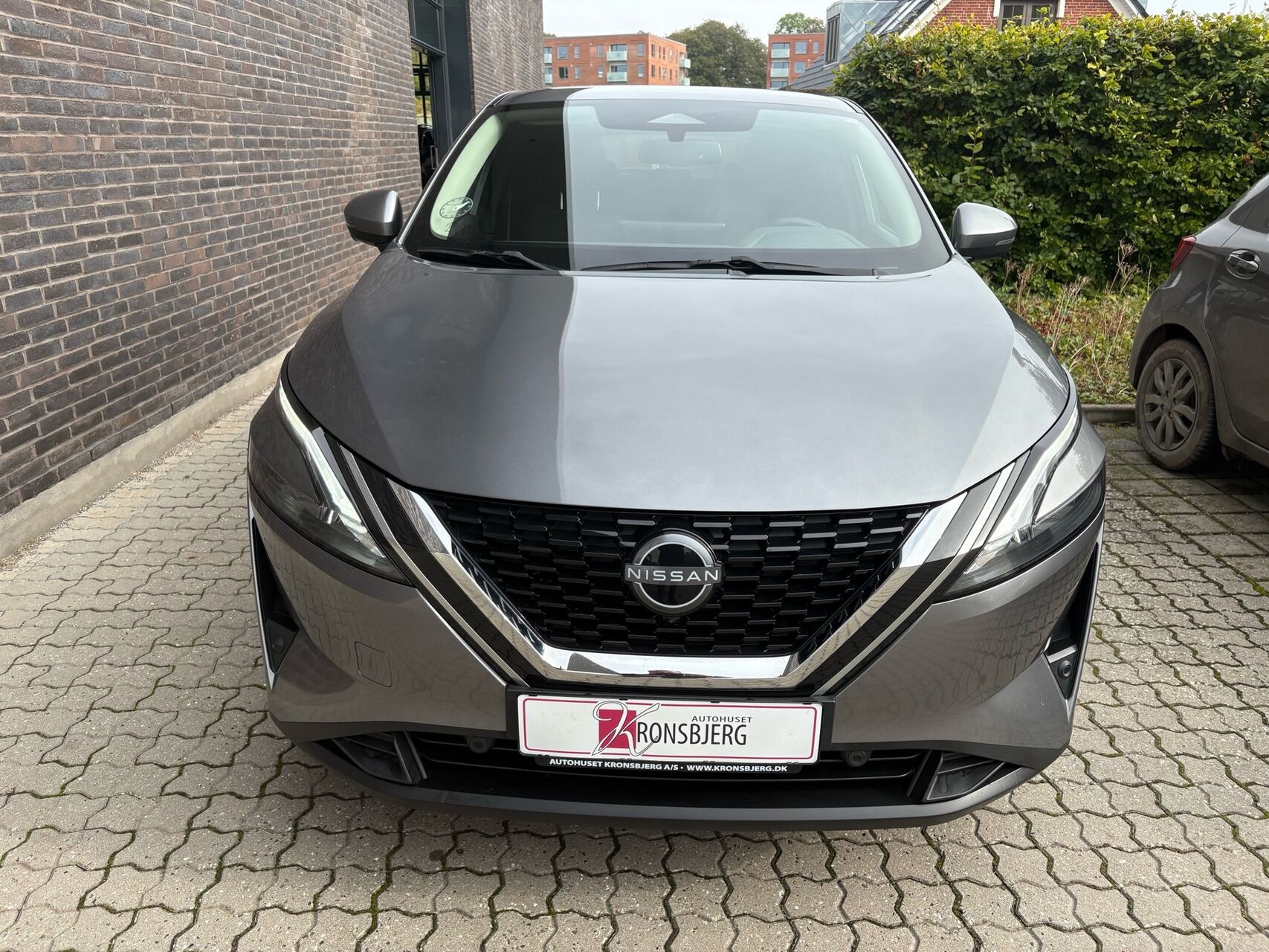 Grå Nissan Qashqai fra 2023
