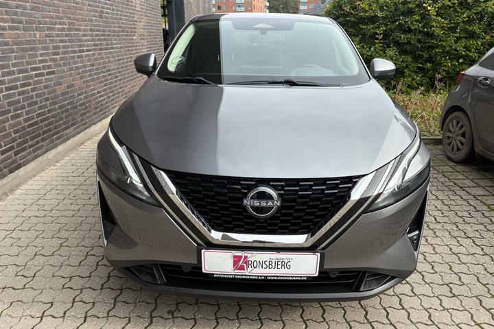 Grå Nissan Qashqai fra 2023