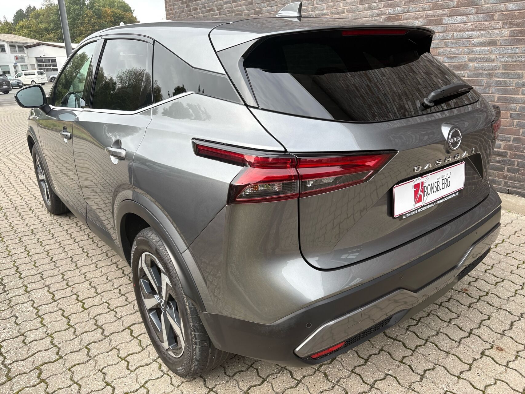 Grå Nissan Qashqai fra 2023