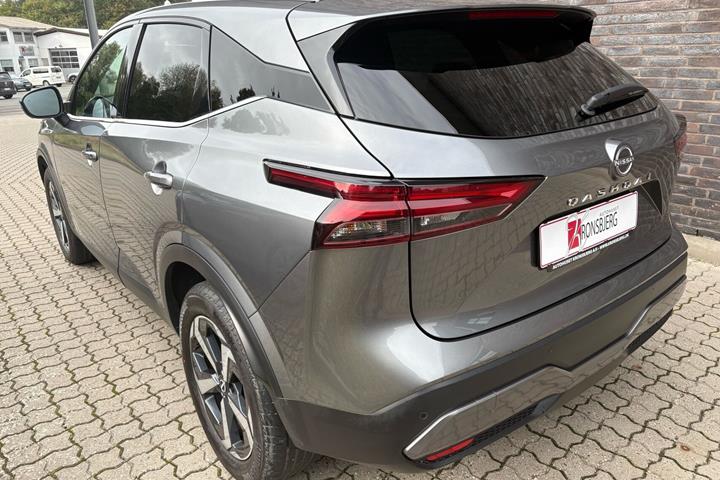Grå Nissan Qashqai fra 2023
