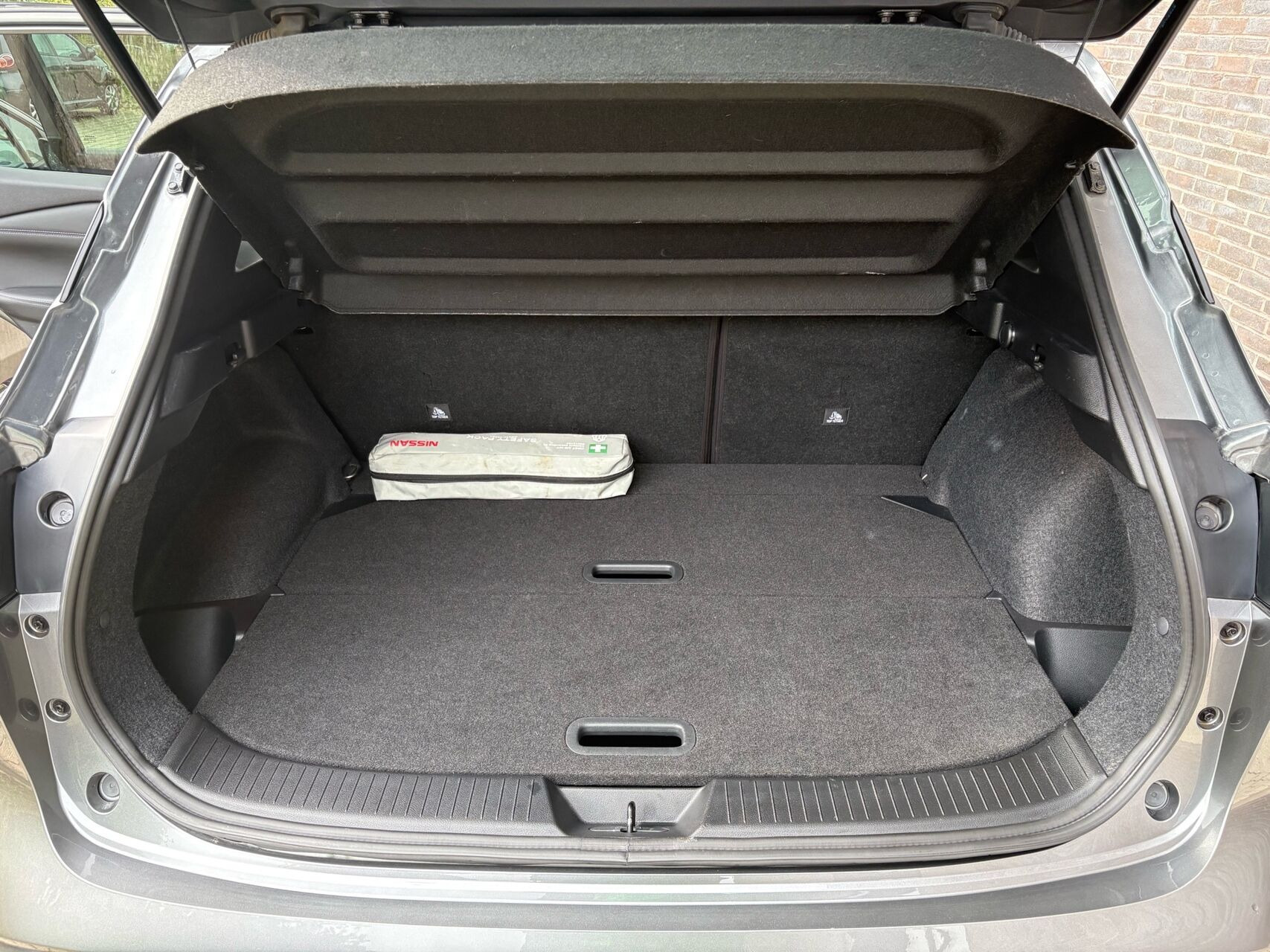 Grå Nissan Qashqai fra 2023