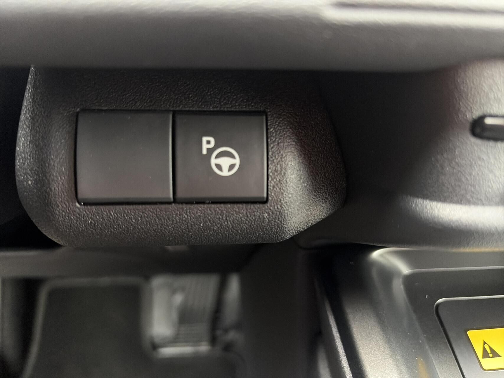 Grå Toyota C-HR+ fra 2026