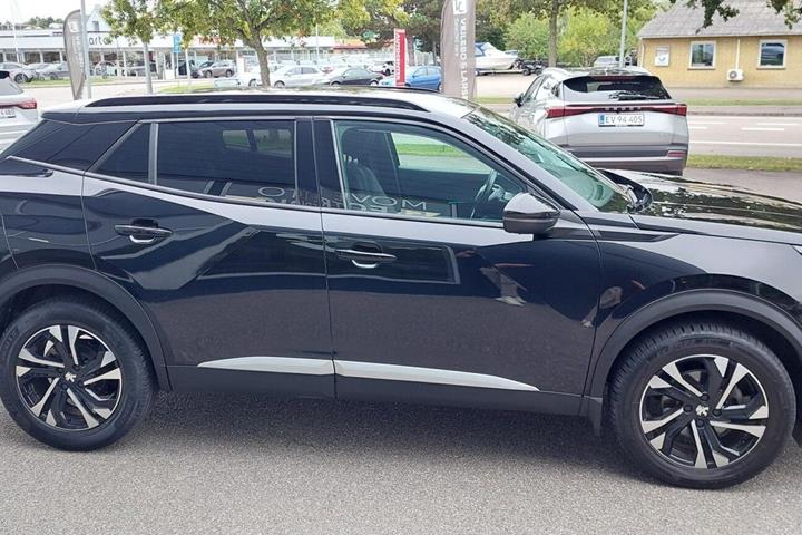 Sort Peugeot 2008 fra 2021