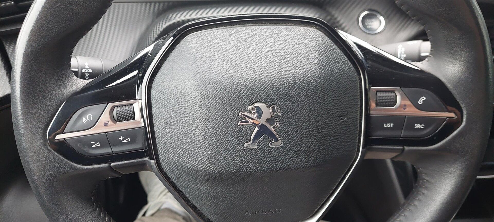 Sort Peugeot 2008 fra 2021