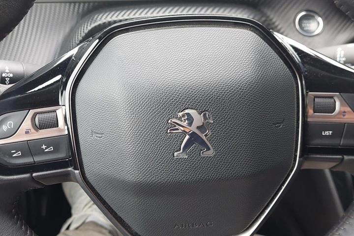 Sort Peugeot 2008 fra 2021