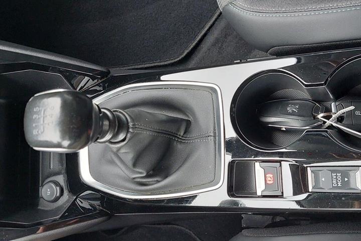 Sort Peugeot 2008 fra 2021