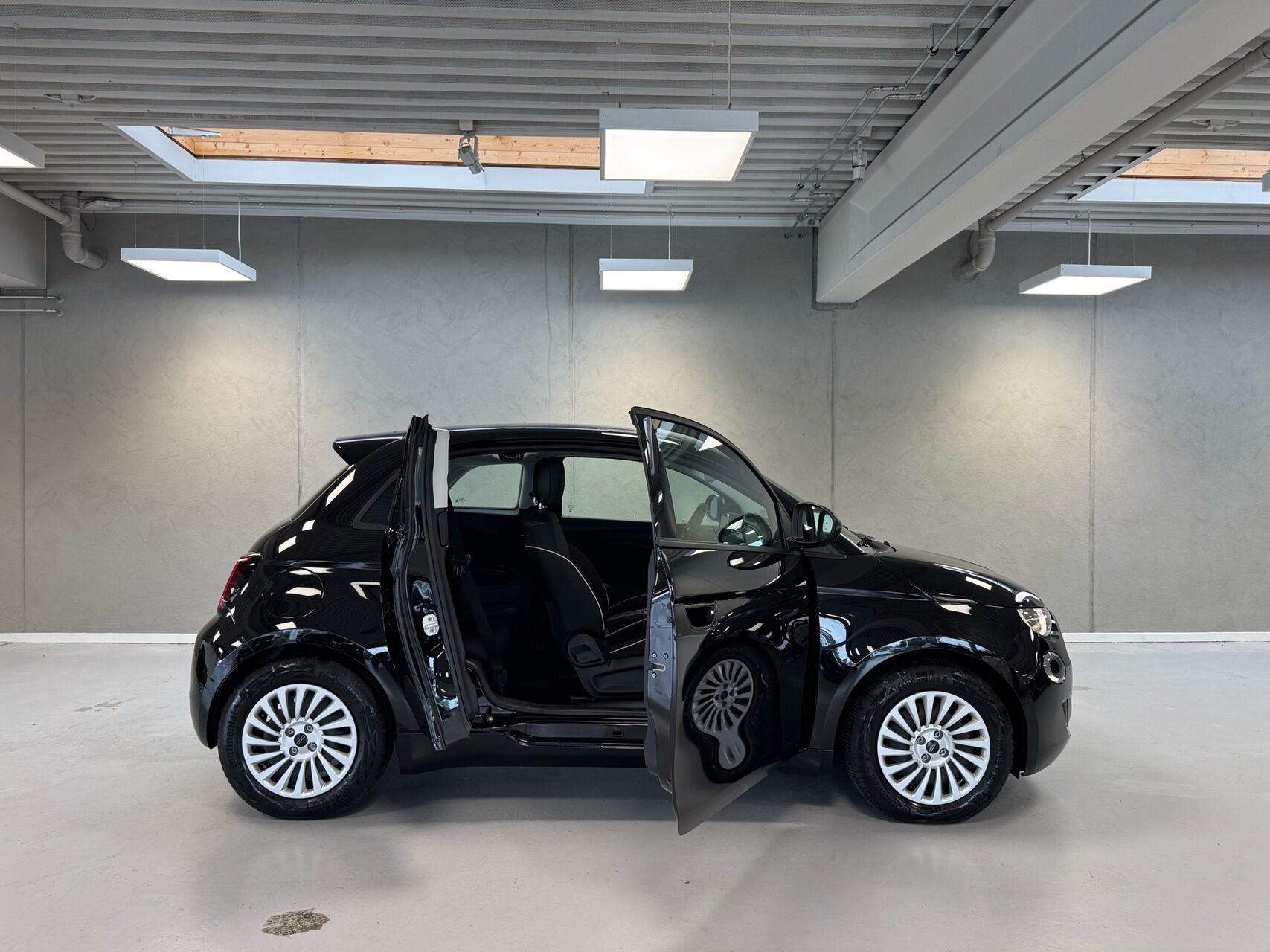 Sort Fiat 500e fra 2023