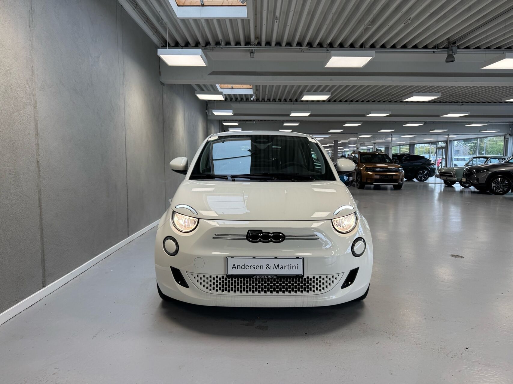 Hvid Fiat 500e fra 2023