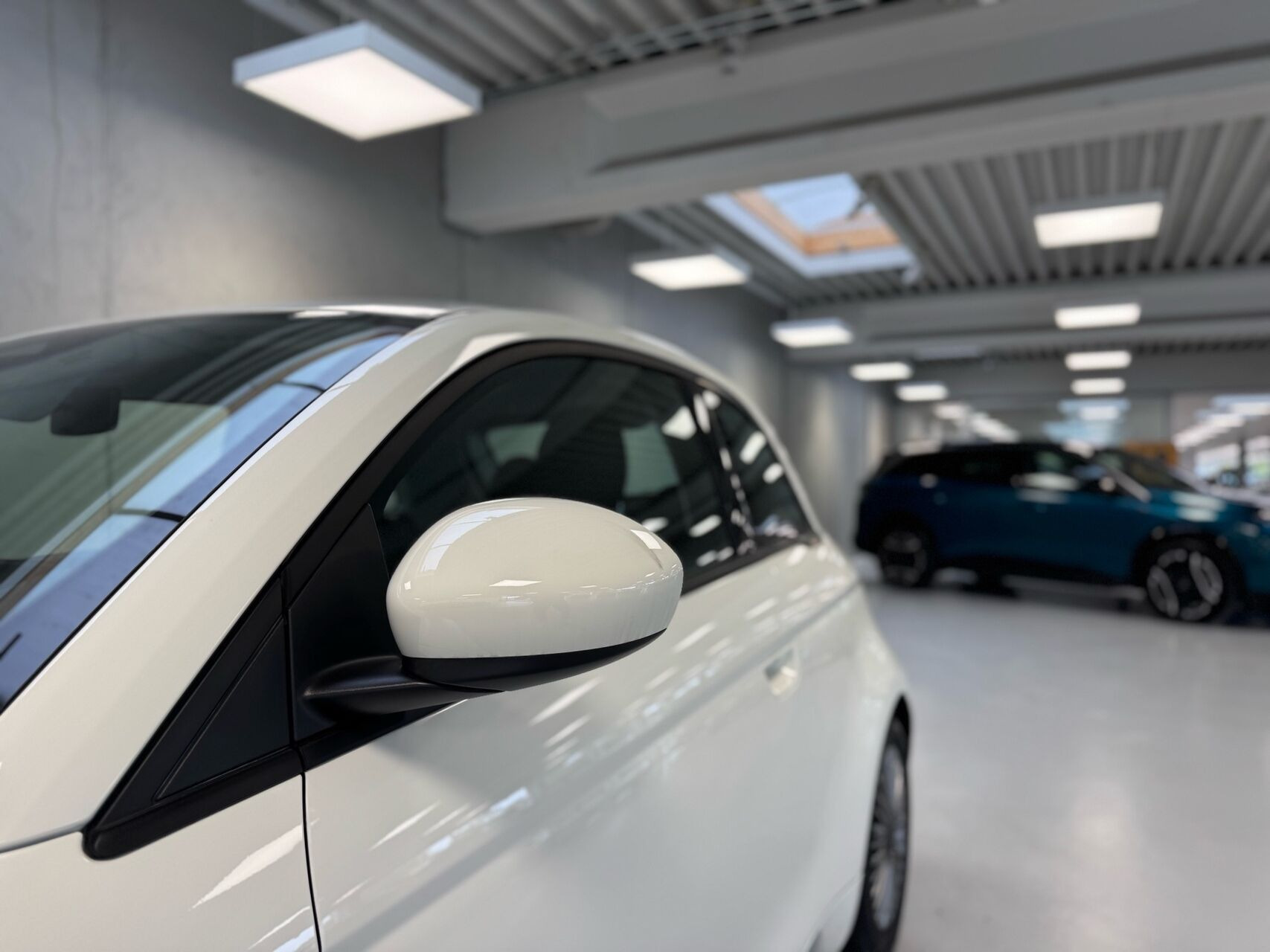 Hvid Fiat 500e fra 2023