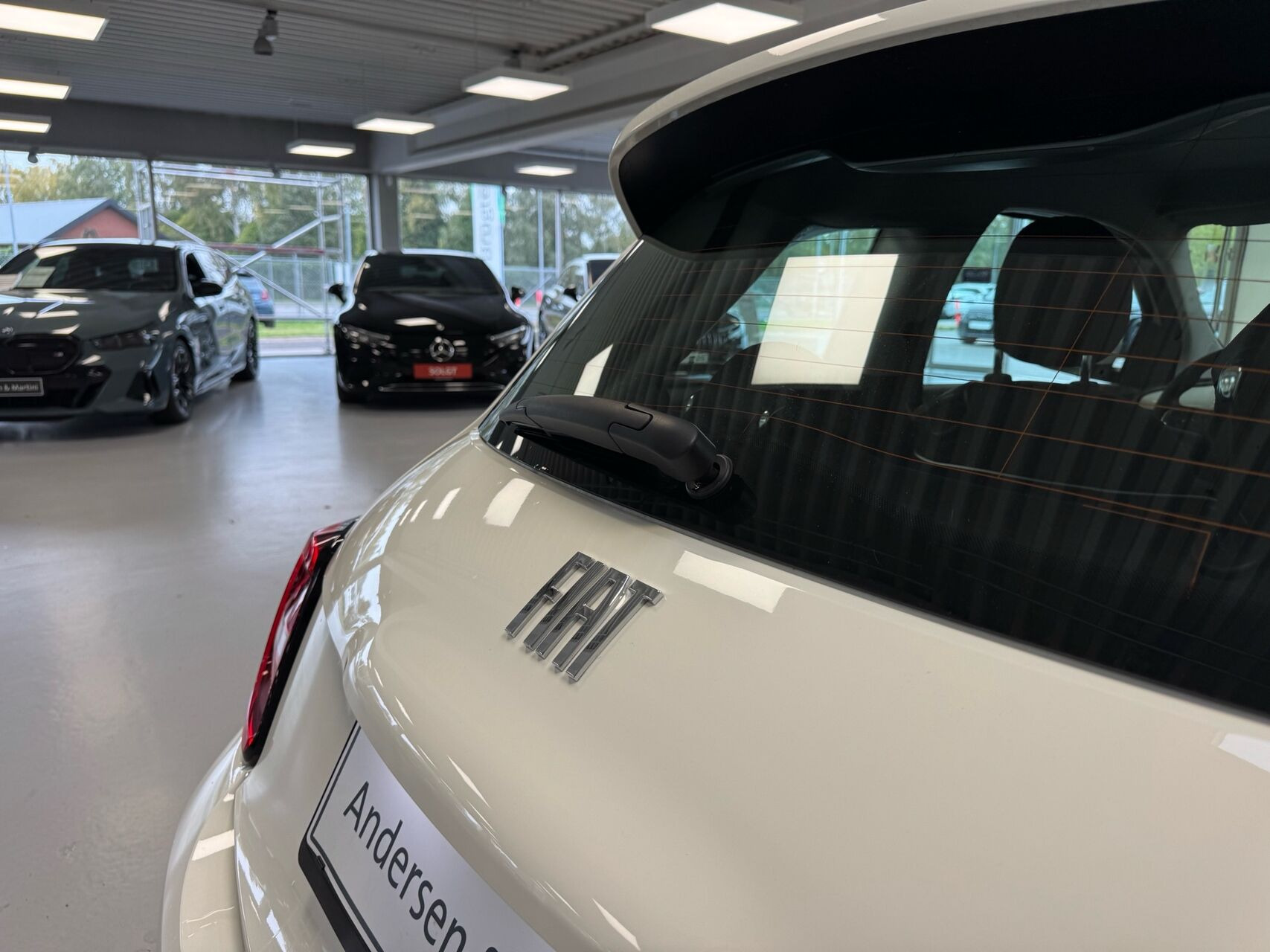 Hvid Fiat 500e fra 2023