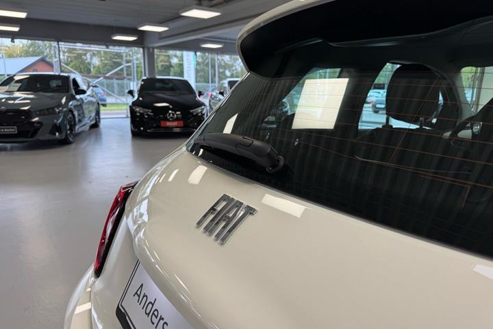 Hvid Fiat 500e fra 2023