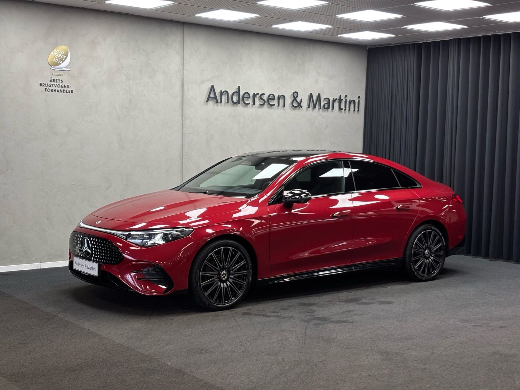 Rød Mercedes CLA250+ fra 2025
