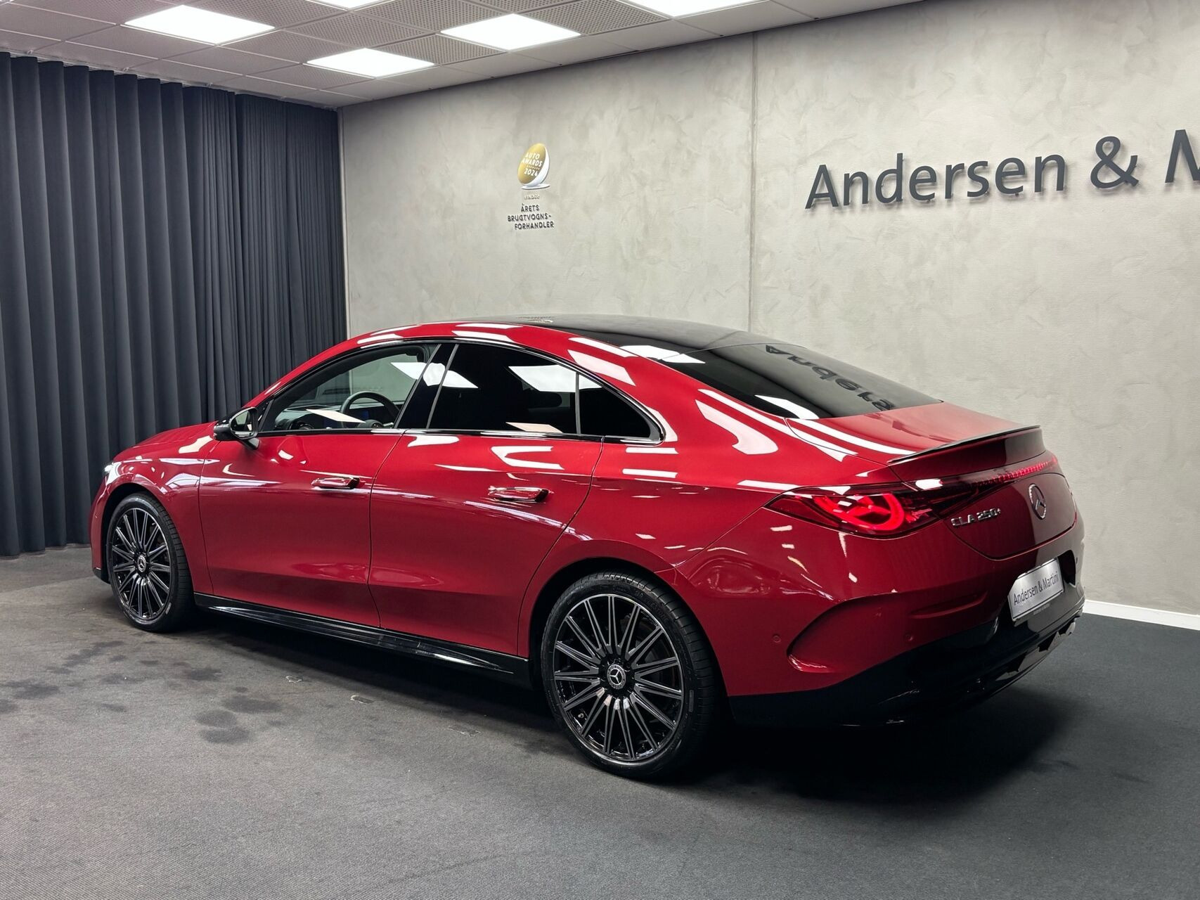 Rød Mercedes CLA250+ fra 2025