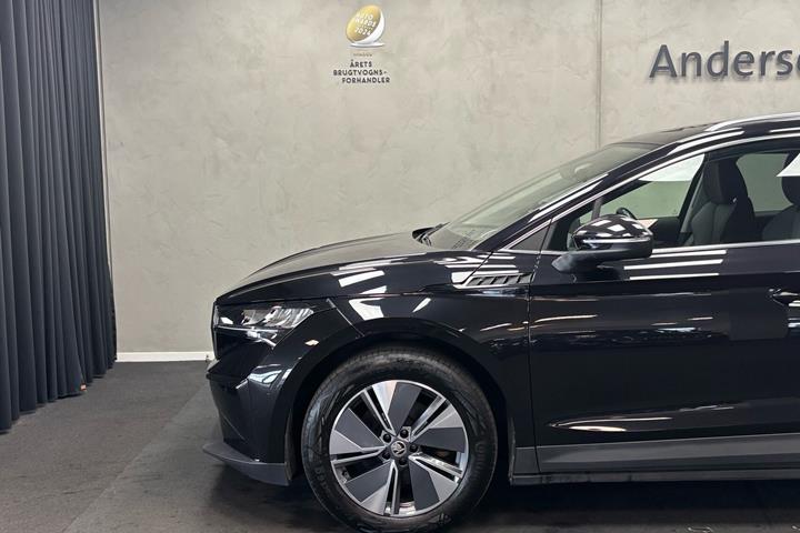 Sort Skoda Enyaq fra 2023