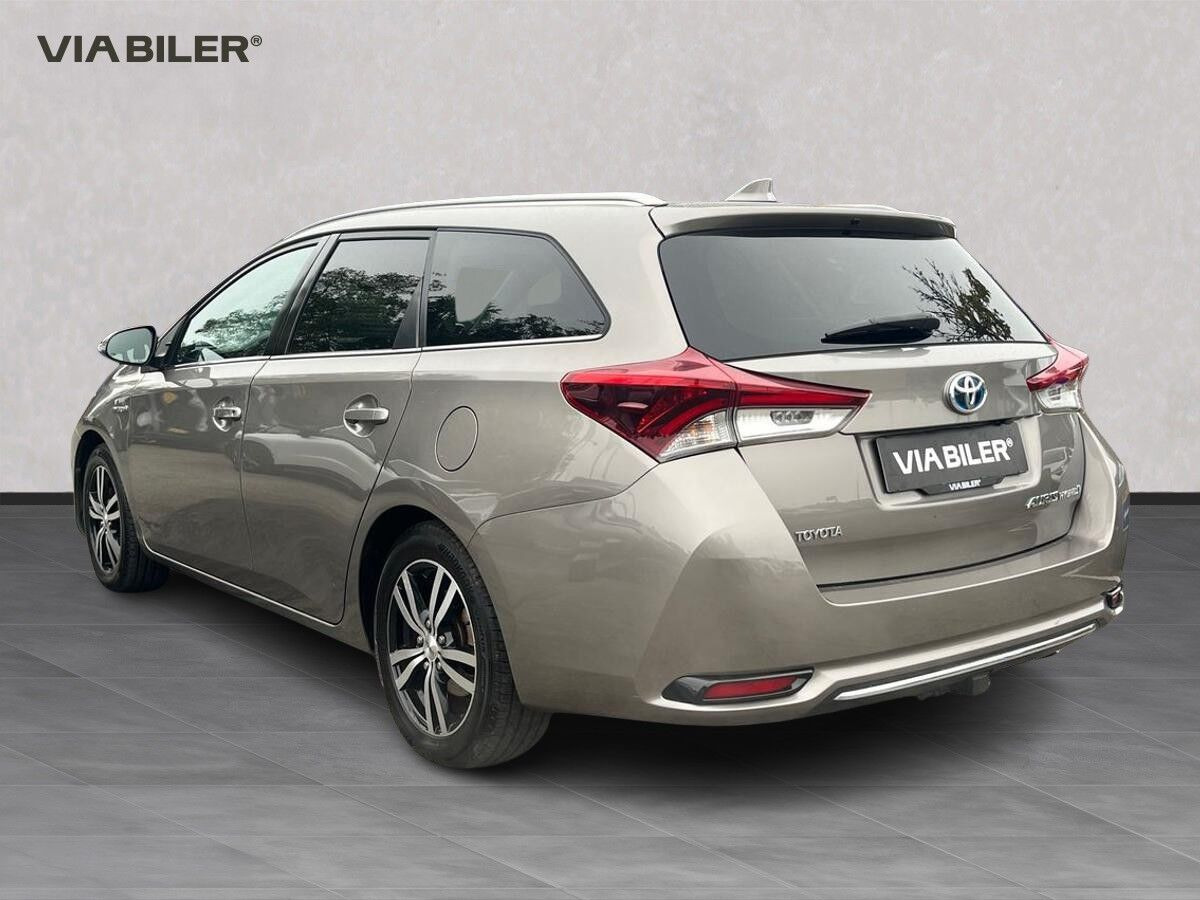 Sølv Toyota Auris fra 2016