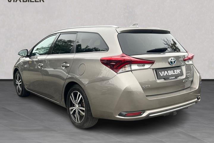 Sølv Toyota Auris fra 2016