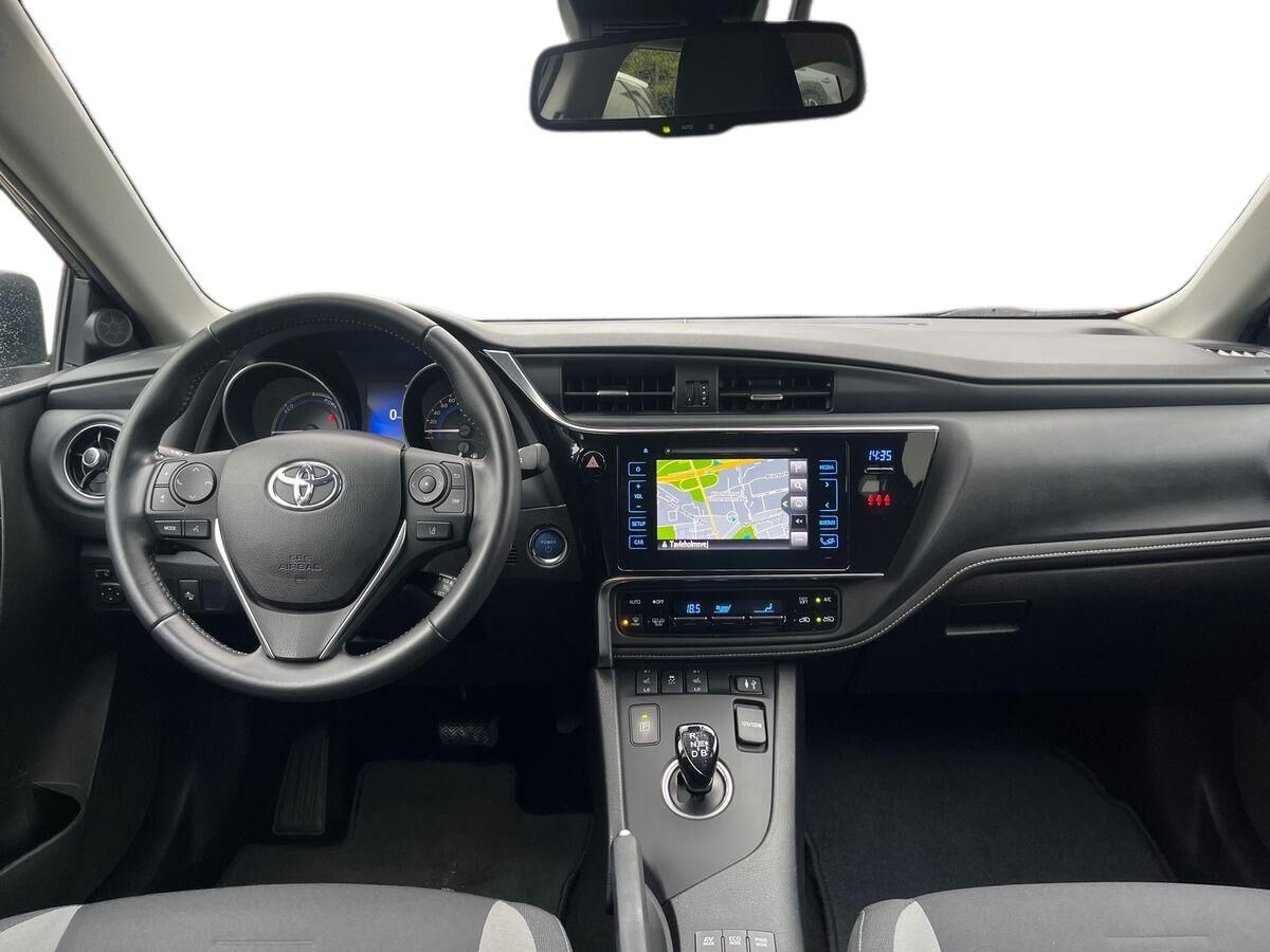 Sølv Toyota Auris fra 2016
