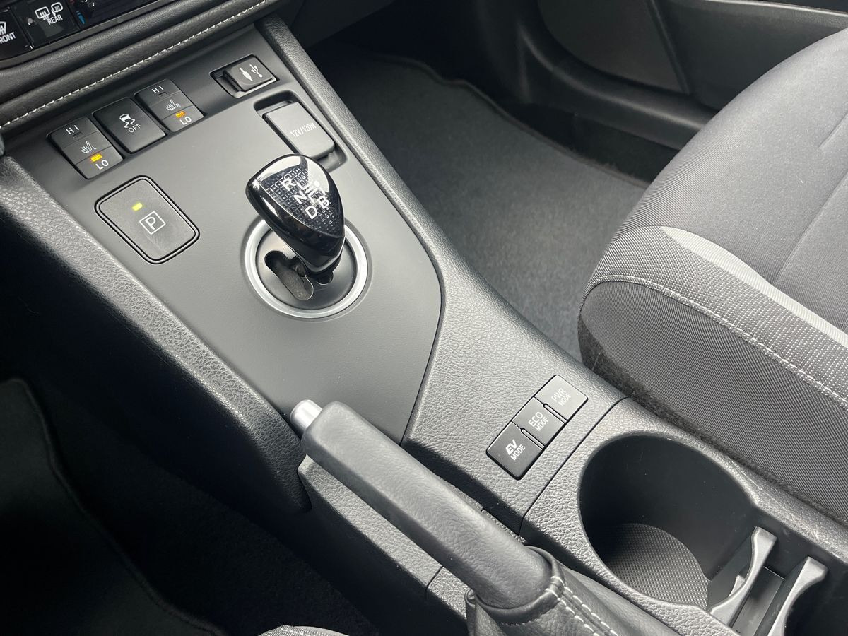 Sølv Toyota Auris fra 2016