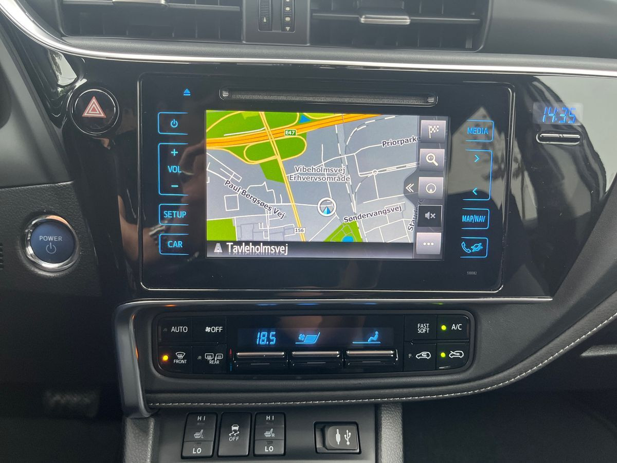 Sølv Toyota Auris fra 2016