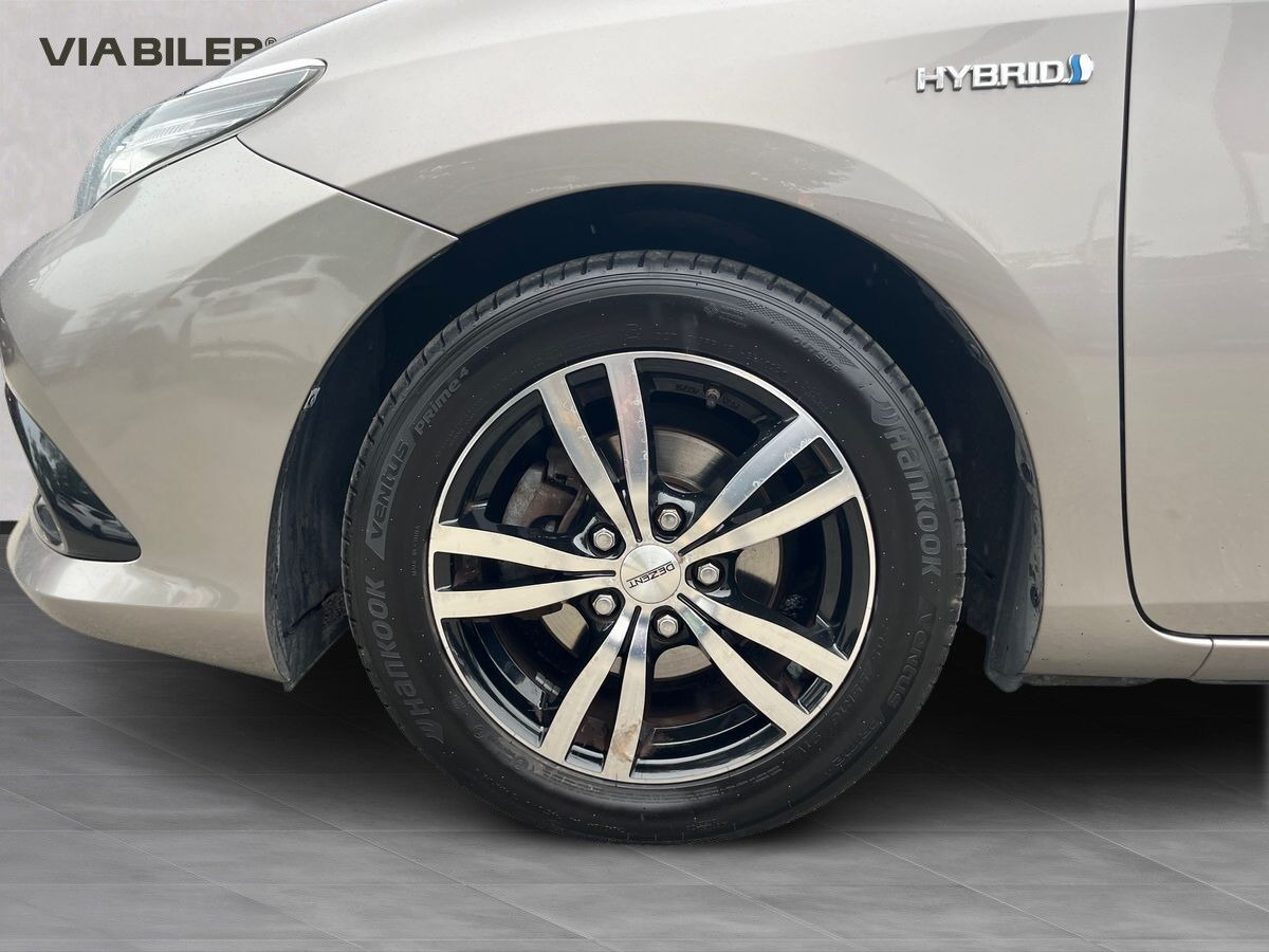 Sølv Toyota Auris fra 2016