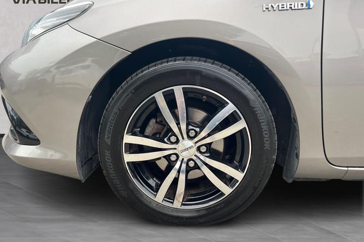 Sølv Toyota Auris fra 2016