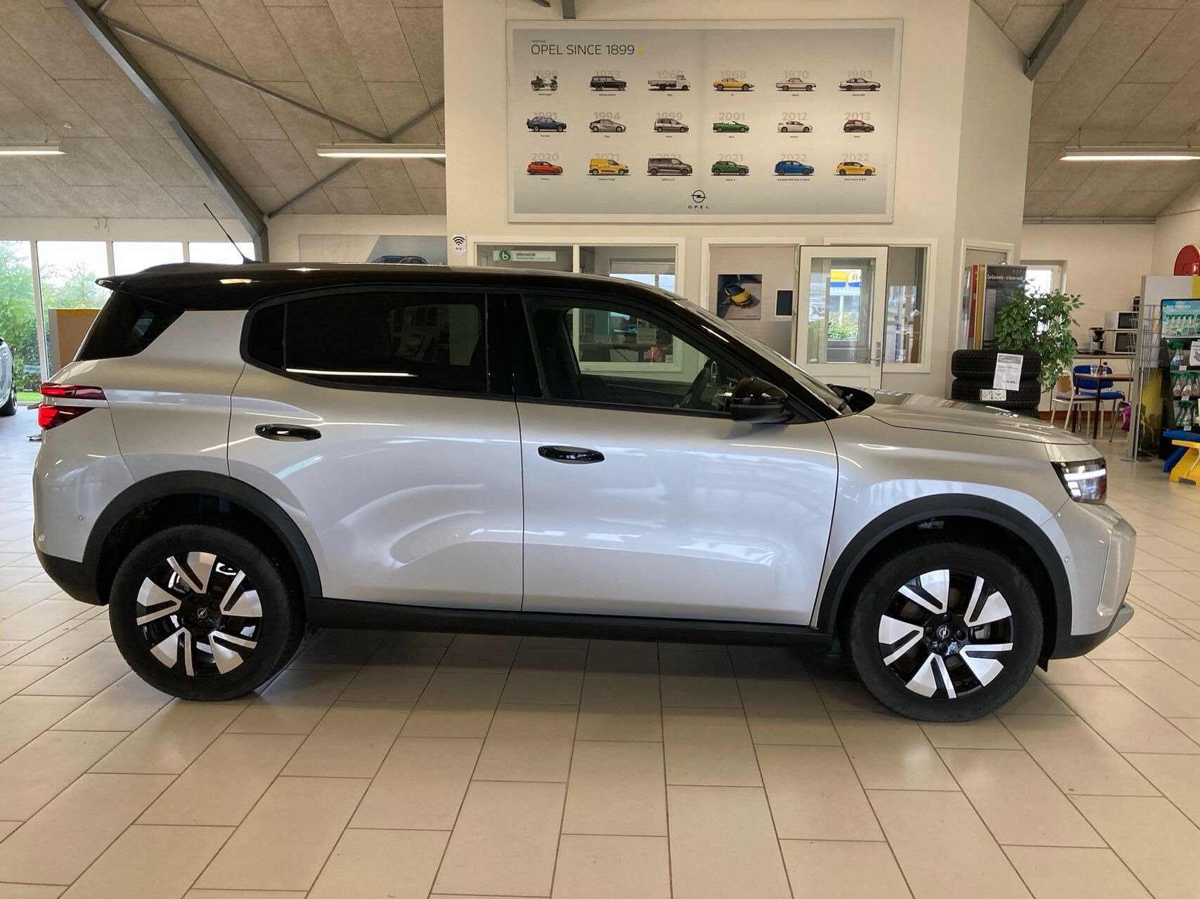 Sølv Opel Frontera fra 2025