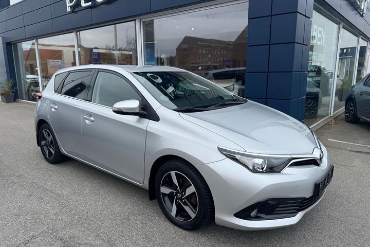 Sølv Toyota Auris fra 2018