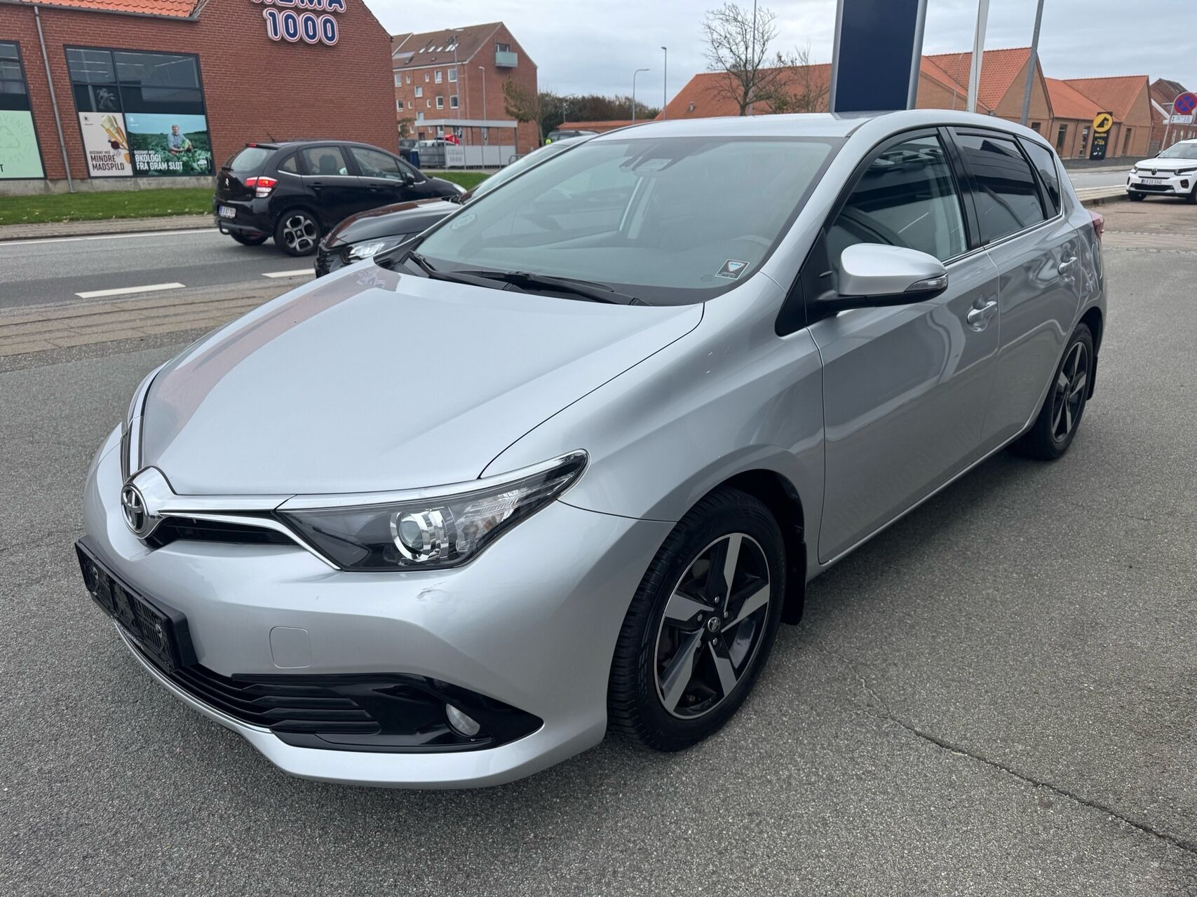 Sølv Toyota Auris fra 2018