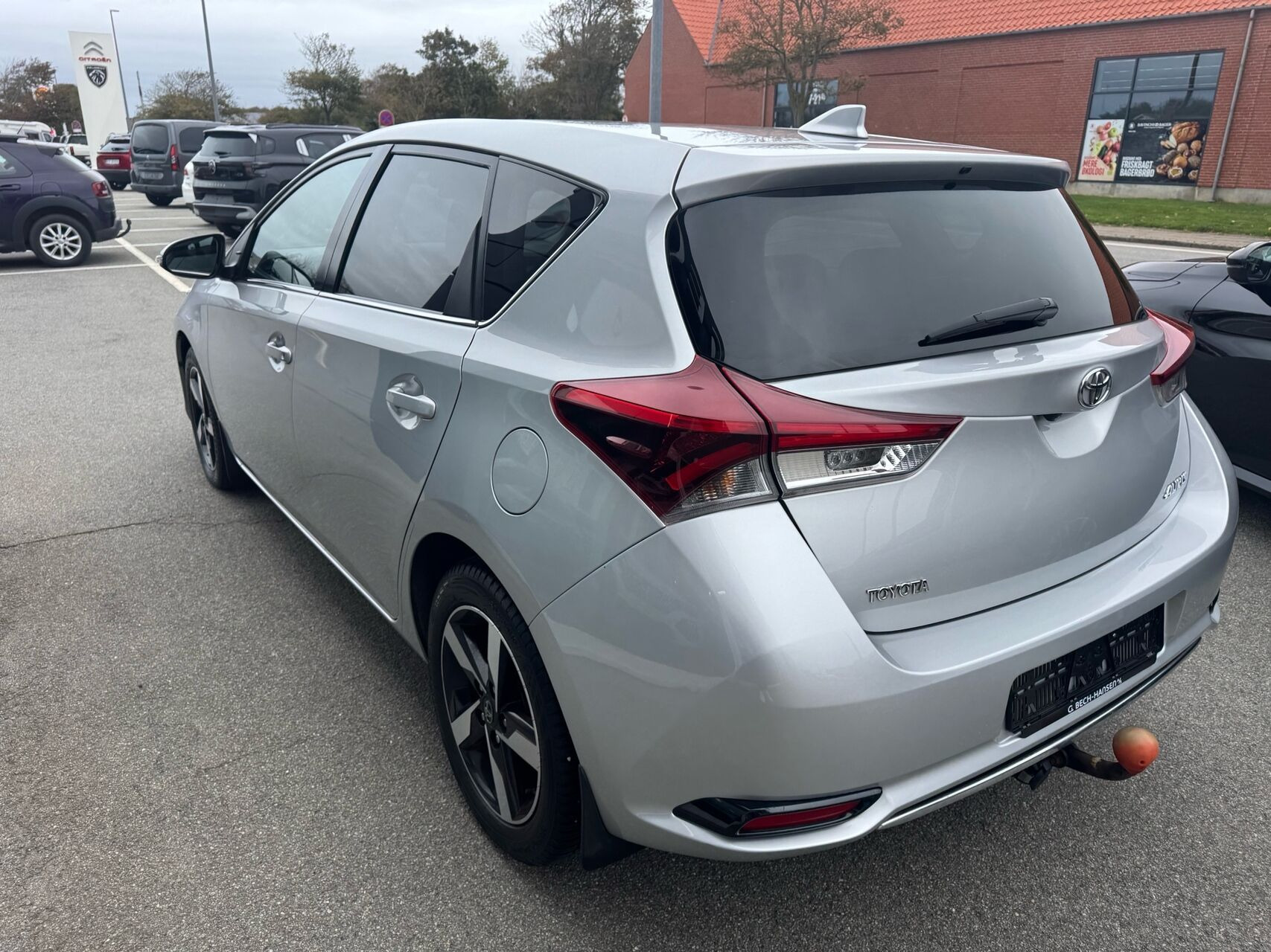 Sølv Toyota Auris fra 2018