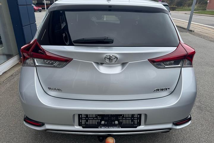 Sølv Toyota Auris fra 2018