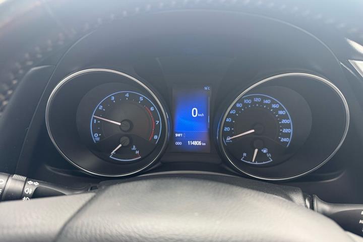 Sølv Toyota Auris fra 2018