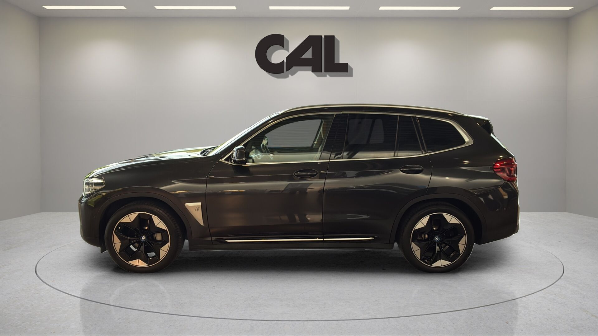 Grå BMW iX3 fra 2021