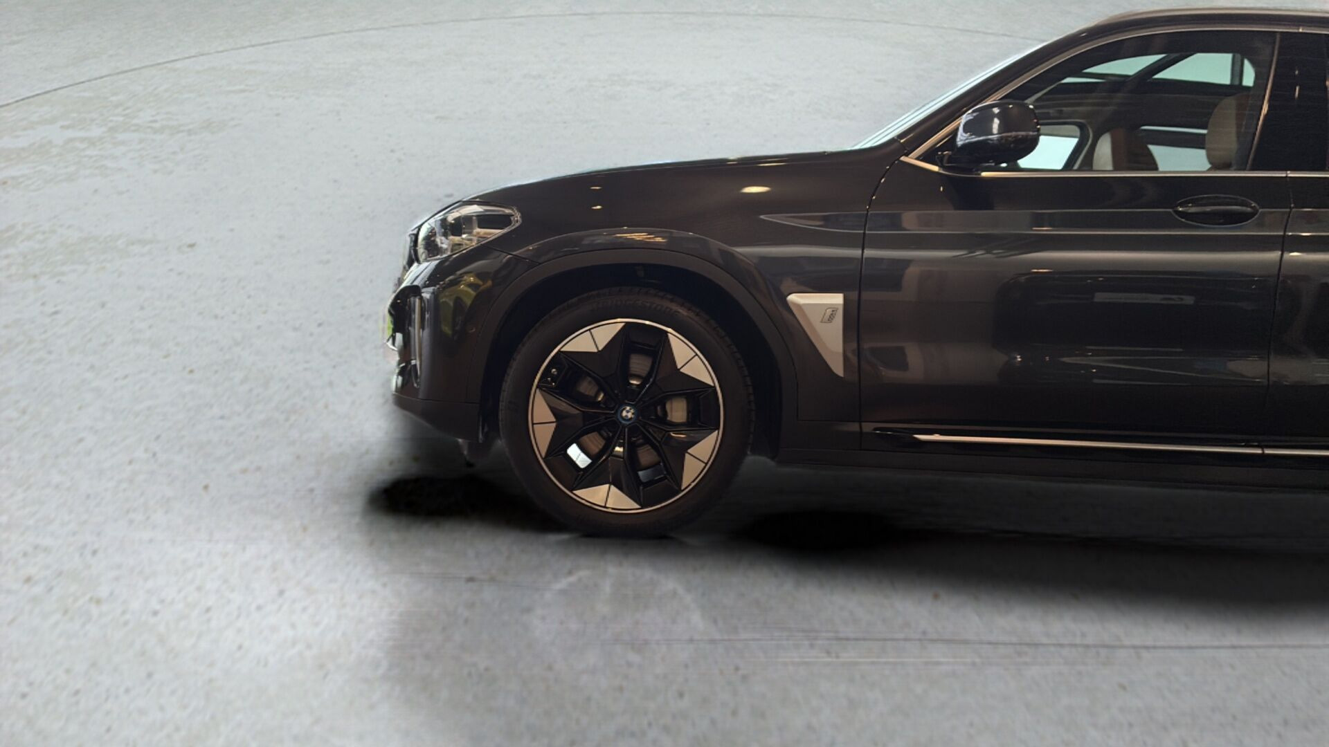 Grå BMW iX3 fra 2021