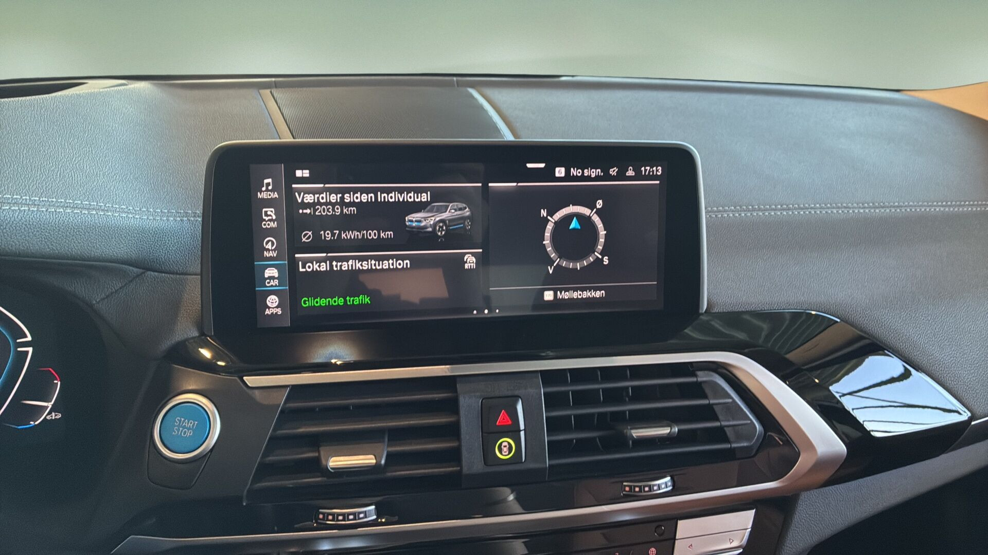 Grå BMW iX3 fra 2021