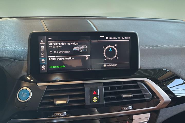 Grå BMW iX3 fra 2021
