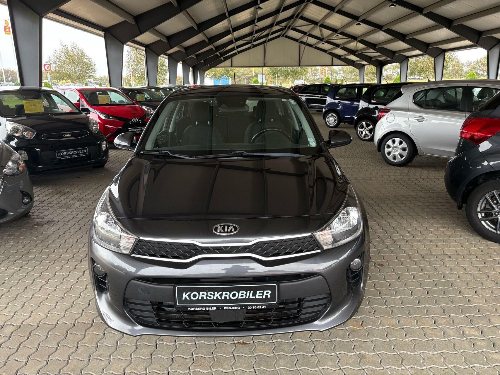 Grå Kia Rio fra 2017